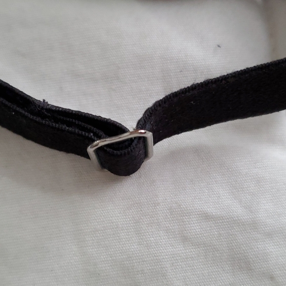 NWOT. Victoria's Secret  bra 32DD. - Picture 3 of 7